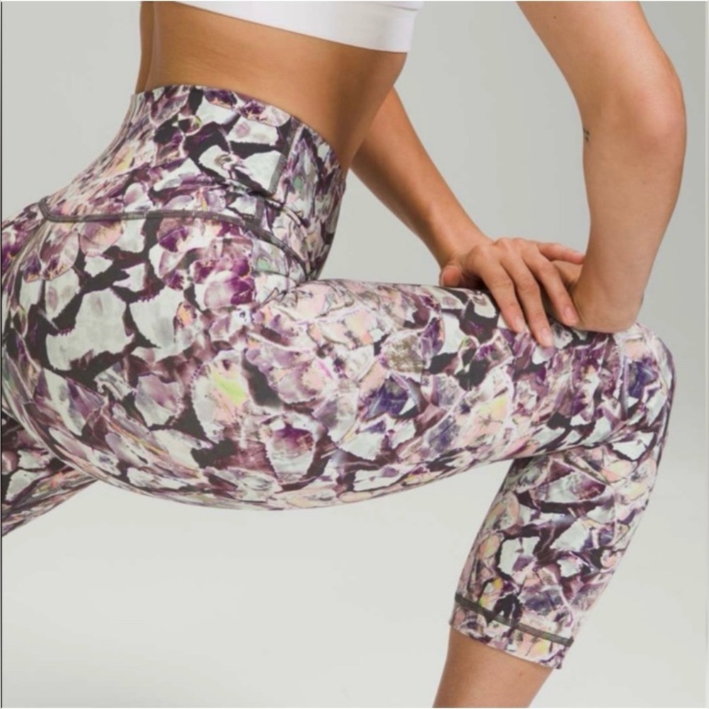 Lululemon Wunder Under Crop 21" size 6